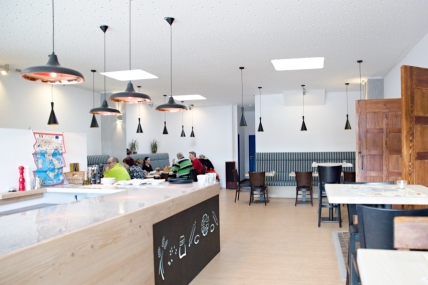 Światła z Dekolampu w restauracji Fidela