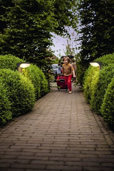 Lampa zewnętrzna z panelem słonecznym