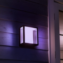 Jak zamontować lampę na ocieplonej fasadzie Philips_Hue_Impress